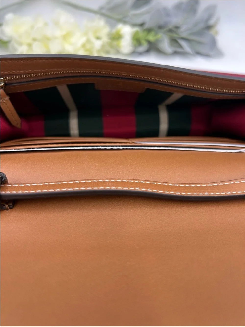 Women's Gucci Beige  GG Supreme Crossbody wallet in a strap . NWT